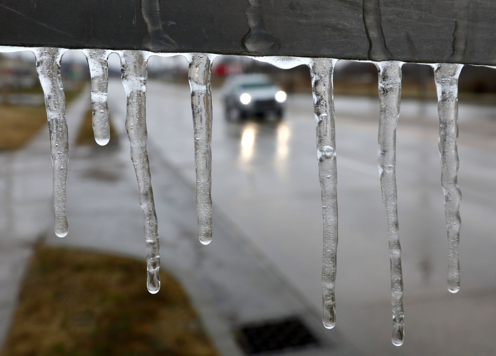 Winter storm brings icy conditions to St. Louis